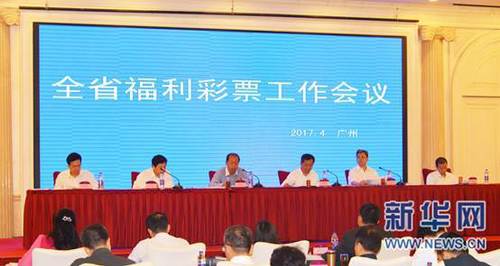 贵阳夫妇3p露脸视频57分钟