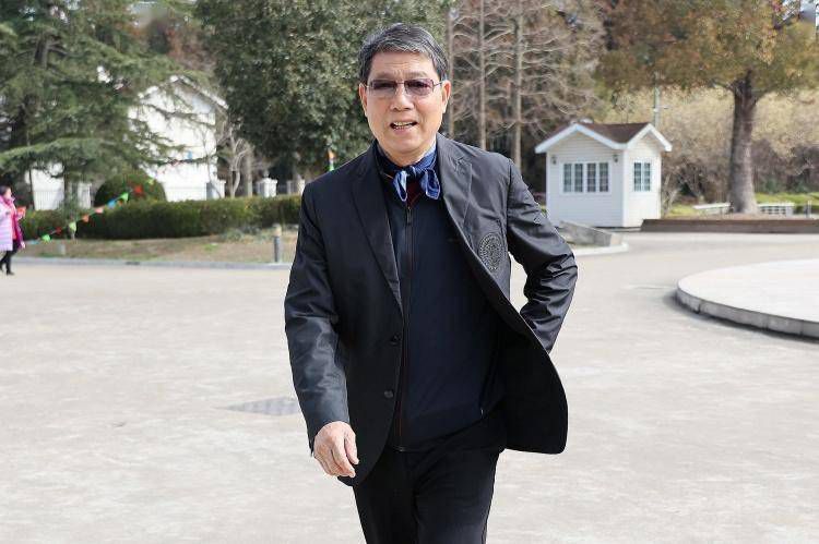av一区二区三区在线播放