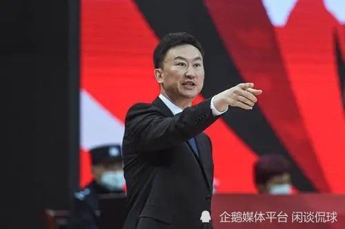 娇妻玩4p被3个男人玩4p