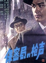 女人趴到床脱了内裤打光屁股视频